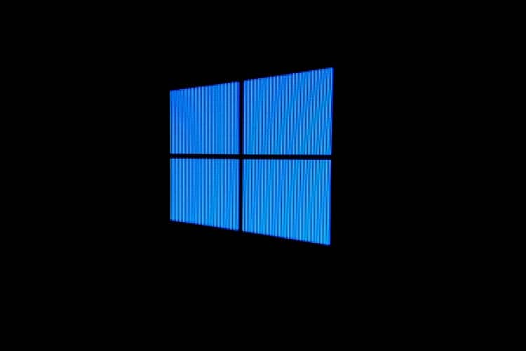 Explore a evolução de todas as versões do Windows da Microsoft, suas inovações marcantes e a importância para a história da informática.