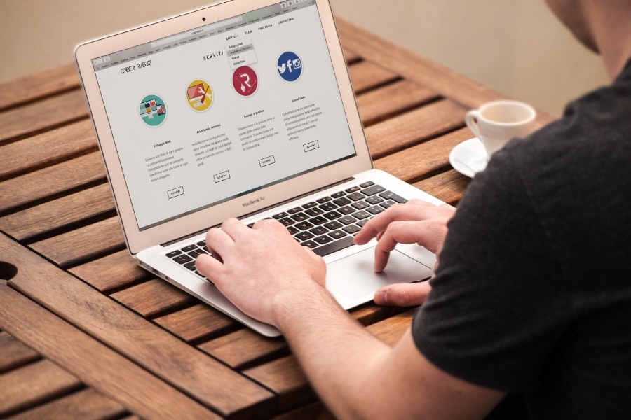 Contratar uma agência de criação de sites profissionais garante tecnologia atualizada, rapidez e retorno rápido do investimento.